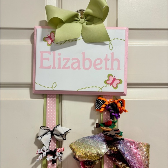 Personalized Elizabeth Pink & Green Bow Holder - Picture 1 of 3